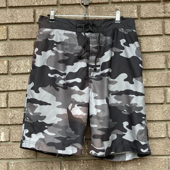 BASS PRO SHOPS Camo Swim Trunks - Picture 1 of 12